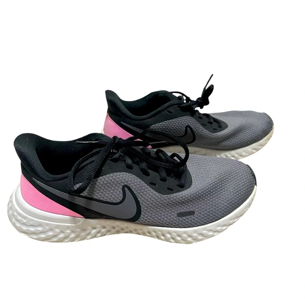 💜Nike Gray and Pink Athletic Shoes with Modern Design
